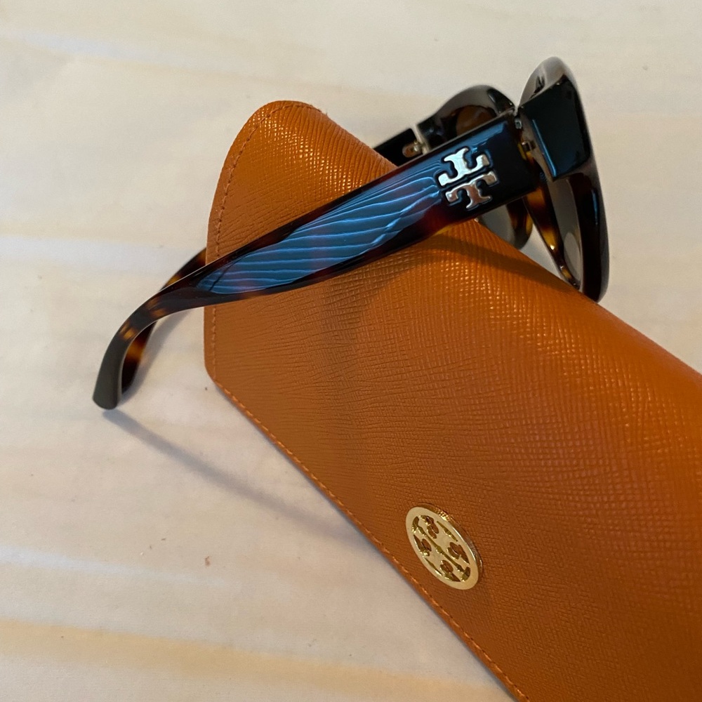 Tori Burch Sunglasses - Picture 4 of 8